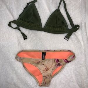 Triangl Bikini set!
